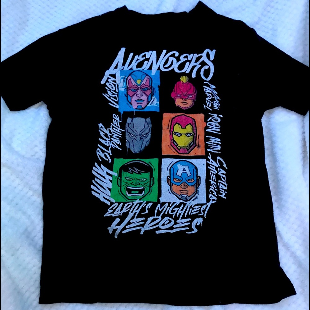 Marvel Avengers T-Shirt w/ characters